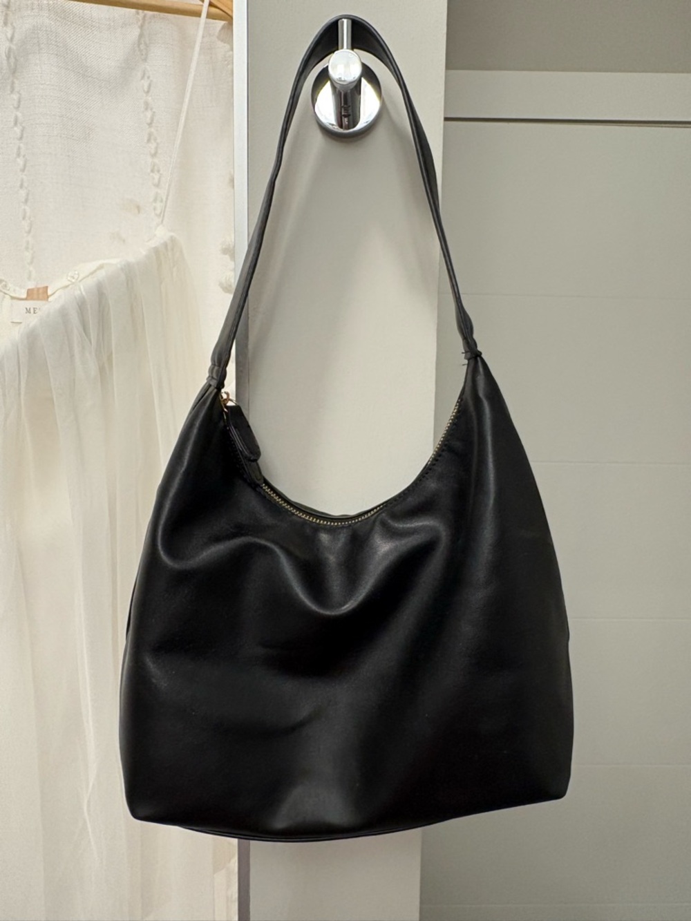 *NWOT* Real Leather Black Shoulder Bag - Picture 3 of 4
